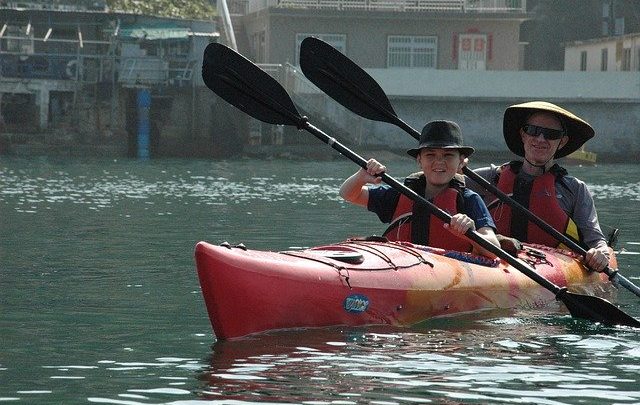 Pratiquer le kayak : les bienfaits sur le physique