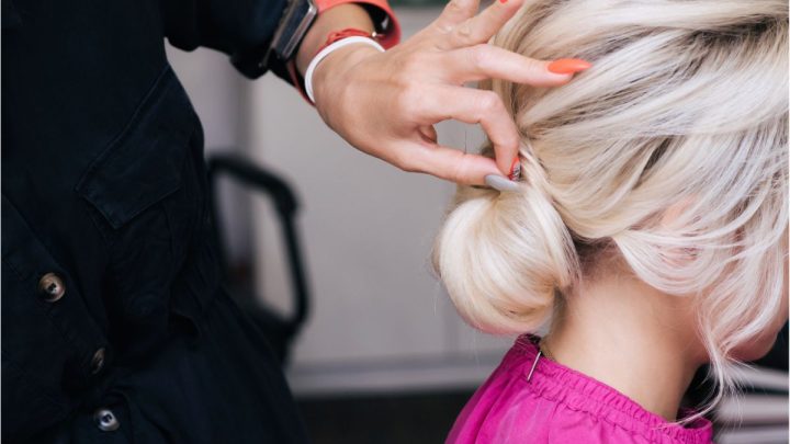 Chignons romantiques : les idées de coiffures à essayer