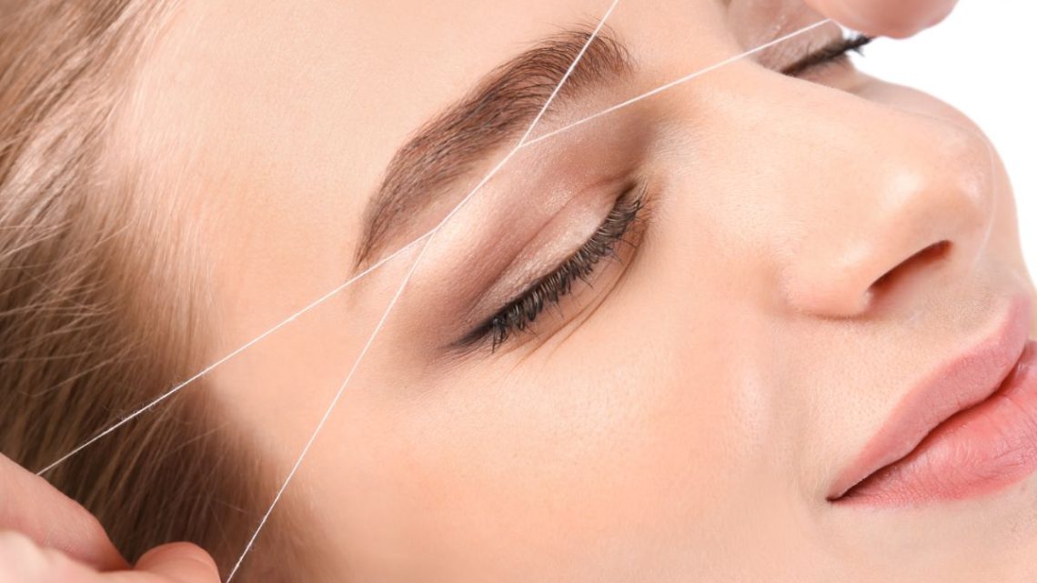 Épilation au fil vs épilation à la cire : quelle méthode choisir pour les zones sensibles ?