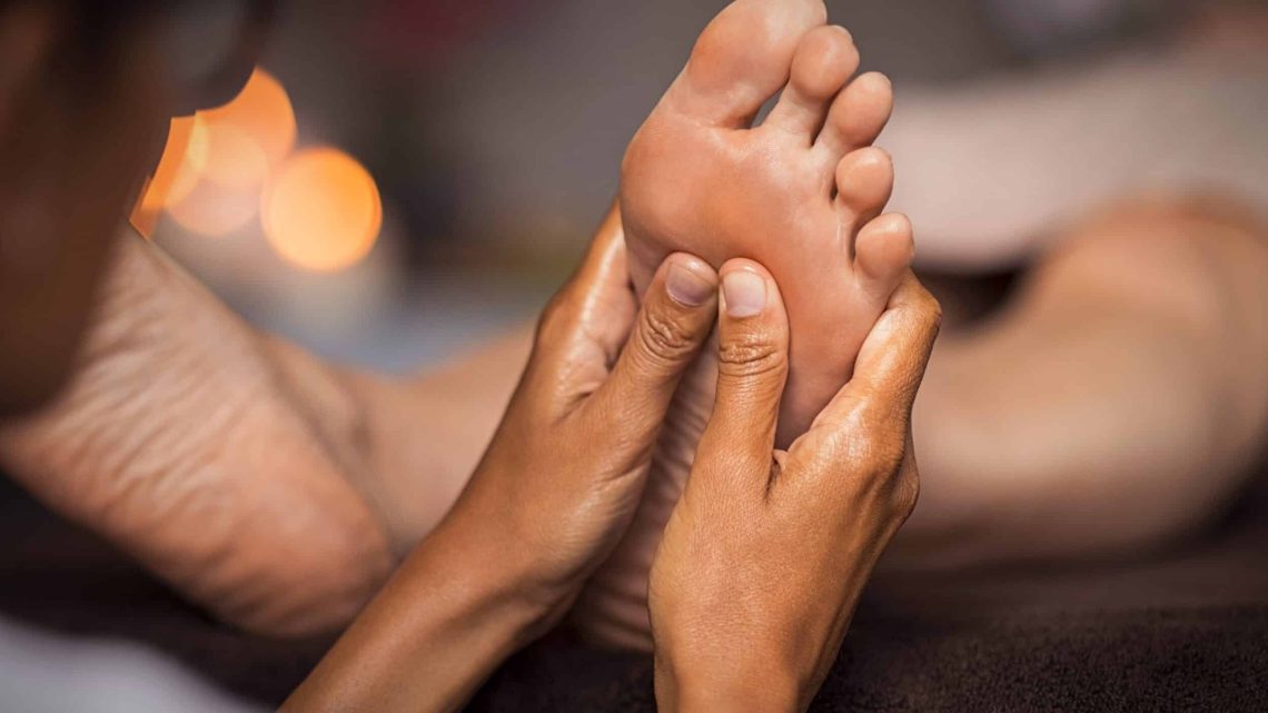 Soulagement des pieds fatigués : les bienfaits insoupçonnés du massage des pieds