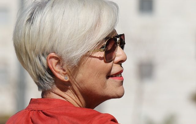 Coupes pixie pour les femmes matures : les styles élégants à adopter