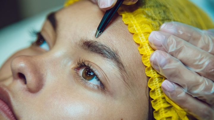 8 astuces pour faire pousser vos sourcils plus rapidement