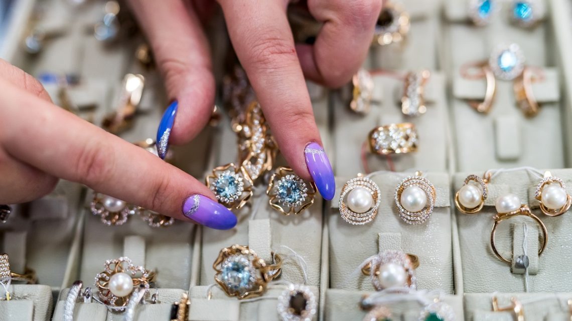 Améthyste uruguayenne vs améthyste brésilienne : laquelle choisir pour un bijou haut de gamme ?