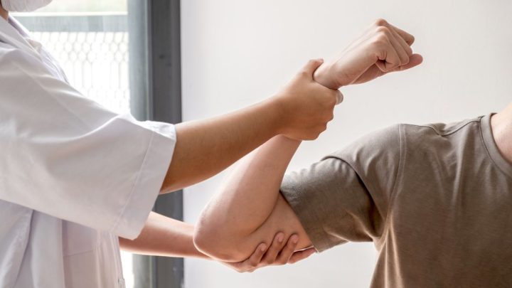 Comment choisir le bon kinésithérapeute pour vos besoins de rééducation ?