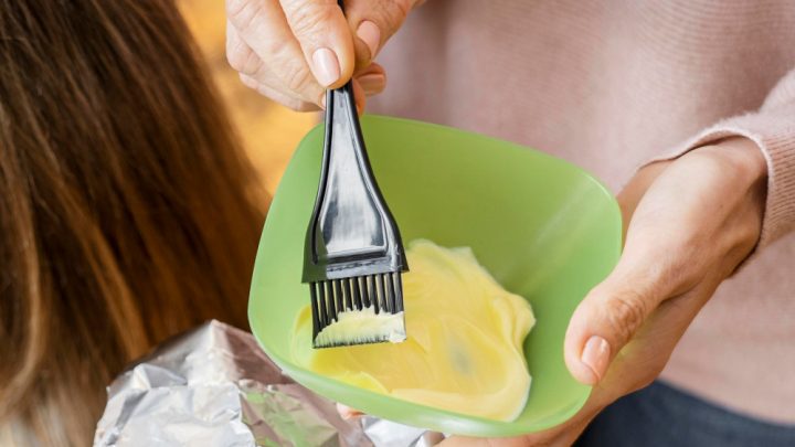 Éveillez l’éclat de votre chevelure avec une coloration naturelle et sans ammoniac