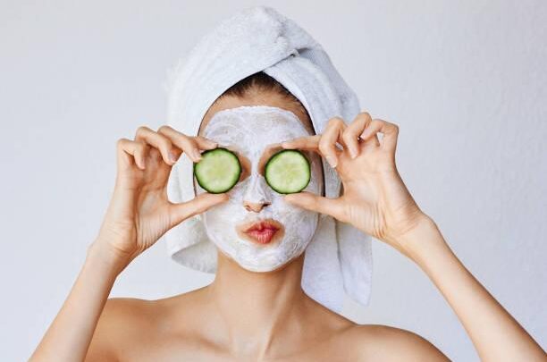 Trois recettes de masques visage maison pour un boost d’hydratation immédiat.