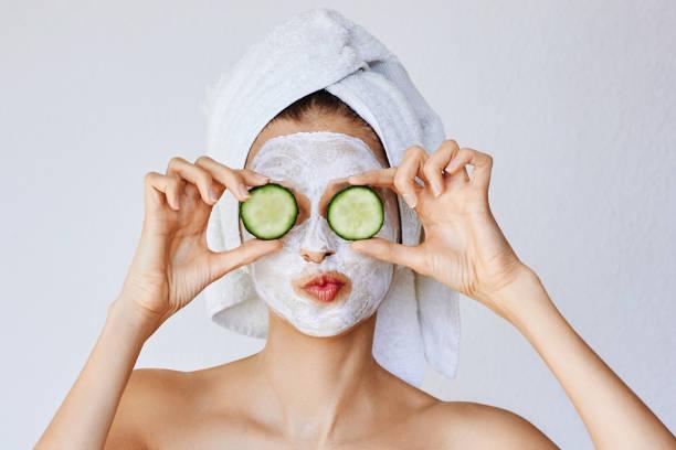 Trois recettes de masques visage maison pour un boost d&rsquo;hydratation immédiat.