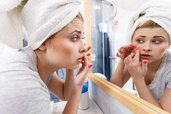 Comment le double nettoyage à l&rsquo;huile peut aider à réduire les points noirs