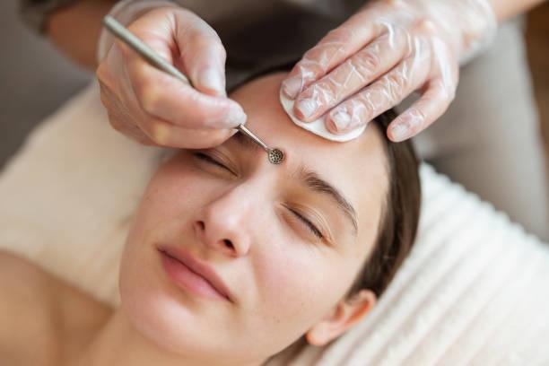 Les erreurs de soin qui favorisent l&rsquo;obstruction des pores et les points noirs