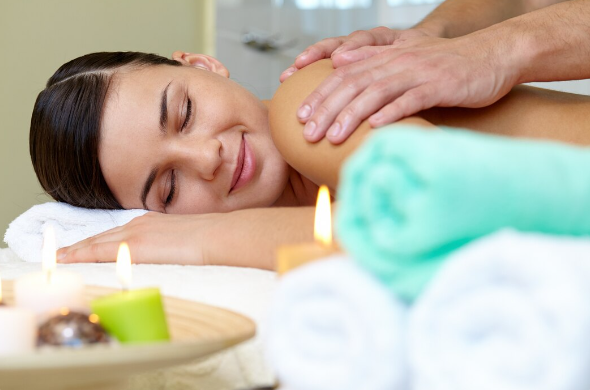 Massage californien : pourquoi il agit en profondeur sur le système nerveux