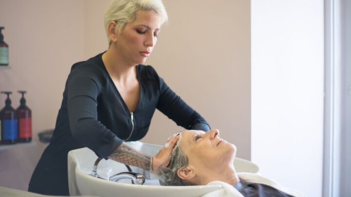 Coloration : pourquoi miser sur un coiffeur coloriste expert?